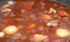 Cà chua - thịt bò phục hồi sức khoẻ mùa hè