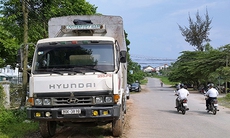 Xe tải đâm trọng thương trung úy cảnh sát