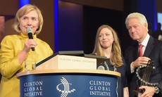 Túi tiền của gia đình Clinton bị “soi”