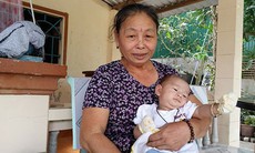 Cái Tết đầu tiên của em bé bị văng khỏi bụng mẹ sau tai nạn