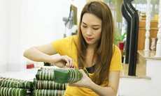 Mỹ Tâm nấu bánh tét ngày Tết