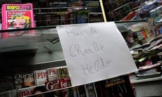 Báo Charlie Hebdo "cháy hàng", dân vẫn chờ mua