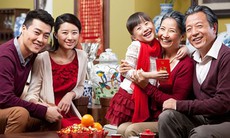 Giằng xé với tâm tư ăn Tết "nội hay ngoại"?