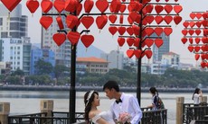 Ngắm cầu tàu "khóa tình yêu" đặc biệt ở Đà Nẵng