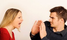 Chuyện những ông chồng bị vợ cho ra ghế ngủ