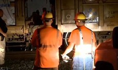 Lao vào đoàn tàu cứu chó, một người tàn tật chết thương tâm
