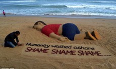 Nhà báo đã "hóa đá" khi chụp bức ảnh thi thể bé trai người Syria