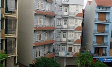 Hà Nội: Khách nháo nhác chạy ra từ khách sạn bốc cháy