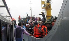 Hơn 1.000 du khách ở đảo Cô Tô được đưa về đất liền