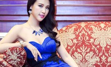 Hoàng Oanh khoe vai trần, ngực đầy quyến rũ