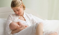 Con bú giúp giảm nguy cơ ung thư vú ở mẹ