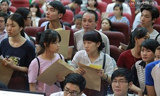 "Choáng" với cảnh hàng ngàn thí sinh căng thẳng đợi kết quả NV1 ở những phút cuối cùng