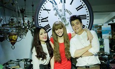 Andrea đọc rap dẫn chương trình ca nhạc