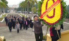 Lãnh đạo Bộ Y tế dâng hương tại Nghĩa trang Mai Dịch Hà Nội