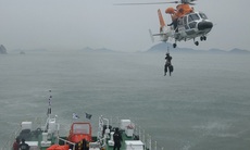Trực thăng Hàn Quốc rơi trên biển, 1 người bất tỉnh, 3 người mất tích