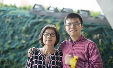 Thiếu niên Canada gốc Việt phát minh thiết bị cảnh báo trụy tim vì mẹ