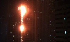 Cháy tòa nhà cao nhất thế giới, hàng trăm người sơ tán