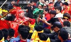 Cướp lộc ở hội Gióng là... “cướp có văn hóa”!