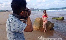 Khánh Thi diện bikini khoe bụng bầu làm mẫu ảnh cho Phan Hiển