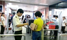 Nữ khách giả giấy tờ nhân thân đi máy bay Vietnam Airlines