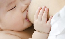 10 "tai nạn" các mẹ hay gặp khi cho con bú