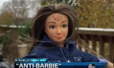 Búp bê Barbie mới có chỉ số cơ thể như người thường