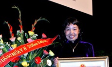 Để quên đi nỗi đau bệnh tật và sự cô đơn