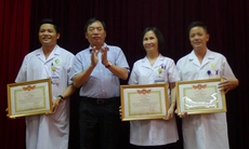 Khen thưởng 18 y bác sĩ Bệnh viện Phụ sản Hà Nội