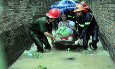 Tình người  trong mưa lũ