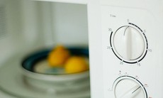 Lỗi cơ bản khi dùng lò vi sóng gây hại cho cơ thể