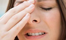 Viêm kết mạc mùa xuân, chữa thế nào?