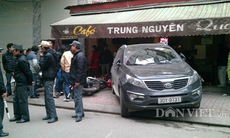Ô tô lao vào quán cafe 