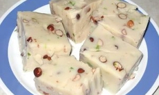 Hà Nội phát hiện hai cơ sở bán bánh đúc có hàn the