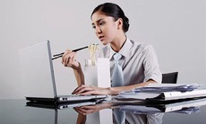 Ngồi càng nhiều khi làm việc, nguy cơ bệnh tật càng cao