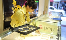 Chênh mua bán vàng còn 100.000 đồng