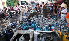 Hình ảnh những "quả bom" gas bị lửa đốt cháy sém