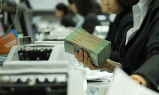 Mỗi người dân Việt gánh hơn 826 USD nợ công