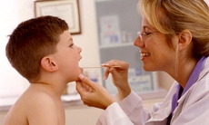 Chăm sóc trẻ sau cắt Amidan