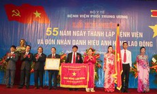 Bệnh viện Phổi Trung ương đón nhận danh hiệu Anh hùng Lao động