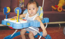 Trẻ gặp nguy hiểm vì... xe tập đi