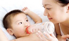 Chăm sóc cho bé bị tiêu chảy tại nhà