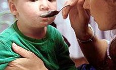 Thận trọng khi dùng thuốc ho, thuốc cảm cho trẻ