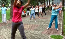 Aerobic đường phố: Phơi “nét ngọc” giữa thanh thiên?