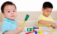Cha mẹ cần theo dõi sự phát triển giới tính ở trẻ