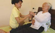Năm mới nói chuyện chăm sóc người già