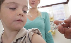 Khi nào không nên tiêm vaccin phòng bệnh cho trẻ?