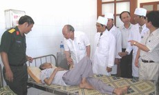Bộ trưởng Bộ Y tế thăm và làm việc tại huyện đảo Lý Sơn - Quảng Ngãi: Nối đất liền với đảo xa