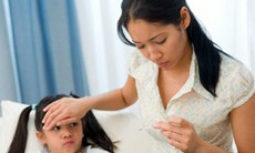 Cảnh giác với sốt virut ở trẻ