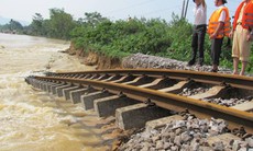 Vỡ đê ở Hà Tĩnh, hàng ngàn hộ dân đối mặt với hiểm nguy