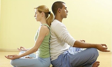 Lợi ích của Yoga và chuyện chăn gối